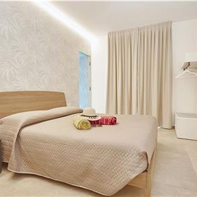 3 bedroom villa with infinity pool, jacuzzi & sauna, Castellammare del Golfo, sleeps 6